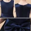 Simple Bleu Marine Satin Robe Ceremonie Fille 2020 Princesse Encolure Dégagée Sans Manches Noeud Ceinture Longue Volants