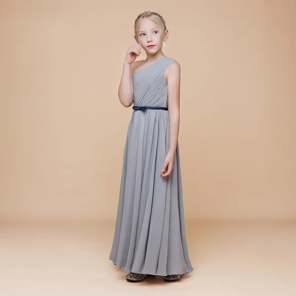 Schlicht Grau Chiffon Geburtstag Blumenmädchenkleider 2020 Etui One-Shoulder Ärmellos Rückenfreies Schleife Stoffgürtel Lange Rüschen