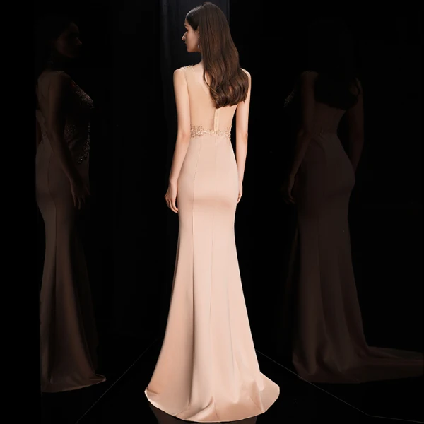 Élégant Beige Robe De Soirée 2020 Trompette / Sirène Transparentes Col v profond Sans Manches Appliques En Dentelle Train De Balayage Volants Robe De Ceremonie