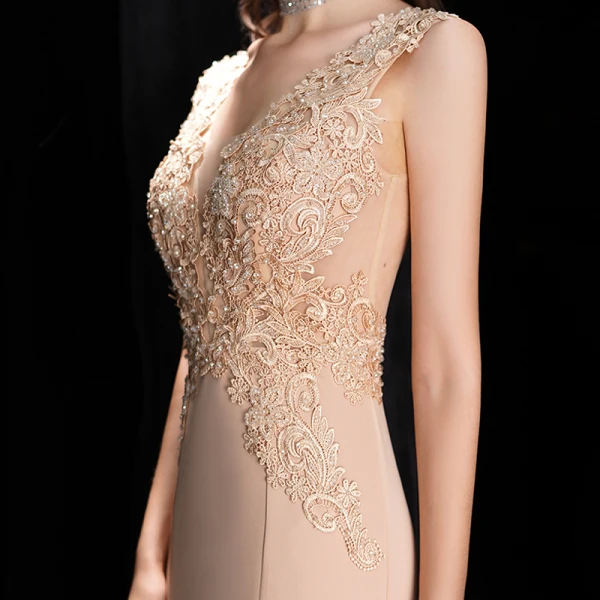 Élégant Beige Robe De Soirée 2020 Trompette / Sirène Transparentes Col v profond Sans Manches Appliques En Dentelle Train De Balayage Volants Robe De Ceremonie