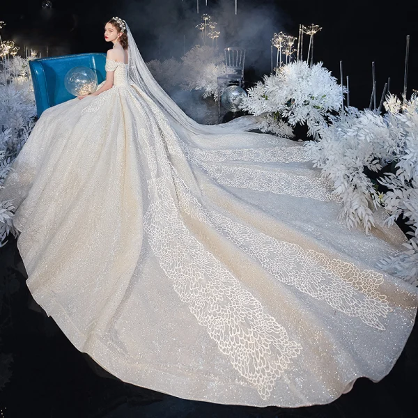 Bäst Champagne Brud Bröllopsklänningar 2020 Balklänning Av Axeln Korta ärm Halterneck Glittriga / Glitter Tyll Appliqués Spets Beading Cathedral Train Ruffle