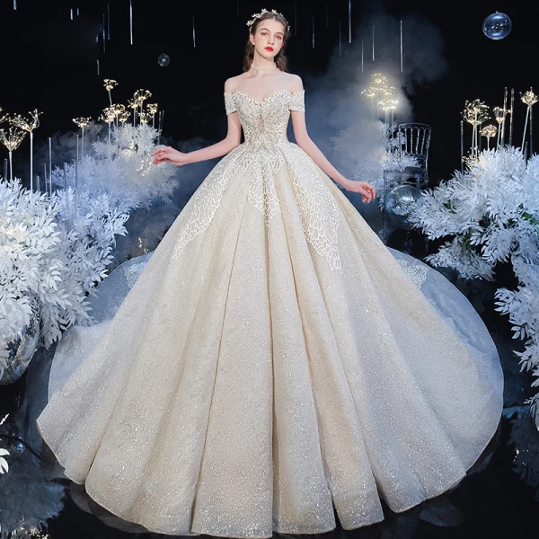 Bäst Champagne Brud Bröllopsklänningar 2020 Balklänning Av Axeln Korta ärm Halterneck Glittriga / Glitter Tyll Appliqués Spets Beading Cathedral Train Ruffle