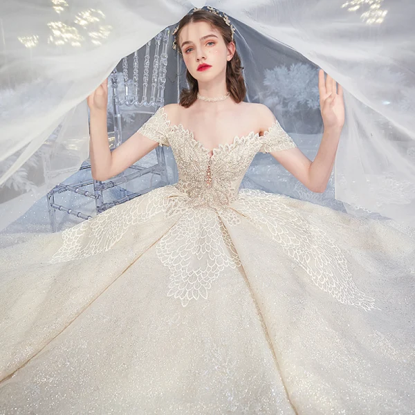 Bäst Champagne Brud Bröllopsklänningar 2020 Balklänning Av Axeln Korta ärm Halterneck Glittriga / Glitter Tyll Appliqués Spets Beading Cathedral Train Ruffle