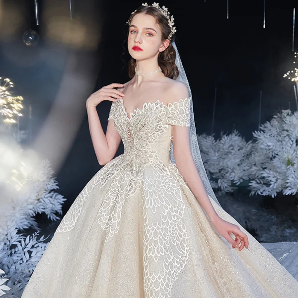 Bäst Champagne Brud Bröllopsklänningar 2020 Balklänning Av Axeln Korta ärm Halterneck Glittriga / Glitter Tyll Appliqués Spets Beading Cathedral Train Ruffle