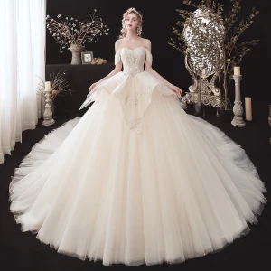 Chic Belle Champagne La Mariée Robe De Mariée 2020 Robe Boule De L 039 Épaule Manches Courtes Dos Nu Appliques En Dentelle Perlage Cathedral Train Volants