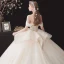 Chic / Belle Champagne La Mariée Robe De Mariée 2020 Robe Boule De l'épaule Manches Courtes Dos Nu Appliques En Dentelle Perlage Cathedral Train Volants
