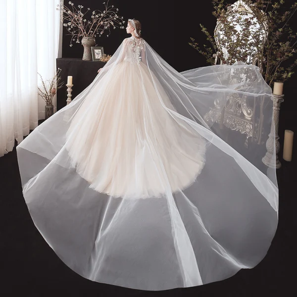Romantisch Champagner Hochzeits Brautkleider / Hochzeitskleider Mit Schal 2020 Ballkleid Tiefer V-Ausschnitt Ärmellos Rückenfreies Glanz Tülle Applikationen Perlenstickerei Watteau-falte Rüschen