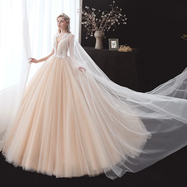 Romantisch Champagner Hochzeits Brautkleider / Hochzeitskleider Mit Schal 2020 Ballkleid Tiefer V-Ausschnitt Ärmellos Rückenfreies Glanz Tülle Applikationen Perlenstickerei Watteau-falte Rüschen