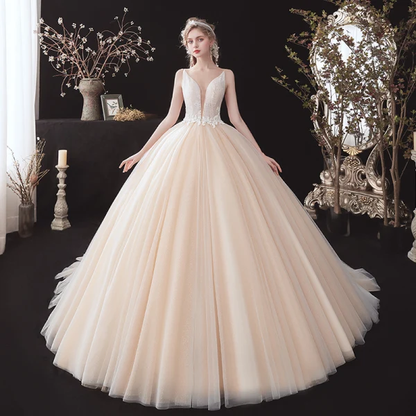 Romantisch Champagner Hochzeits Brautkleider / Hochzeitskleider Mit Schal 2020 Ballkleid Tiefer V-Ausschnitt Ärmellos Rückenfreies Glanz Tülle Applikationen Perlenstickerei Watteau-falte Rüschen