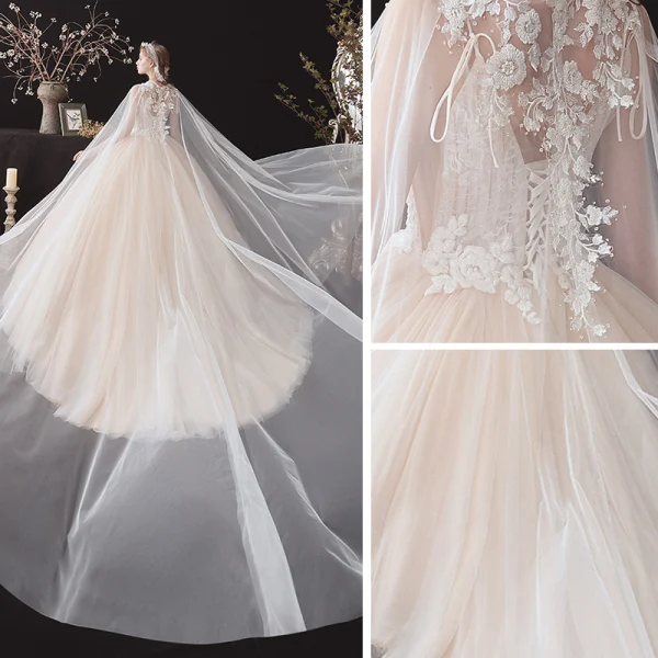 Romantisch Champagner Hochzeits Brautkleider / Hochzeitskleider Mit Schal 2020 Ballkleid Tiefer V-Ausschnitt Ärmellos Rückenfreies Glanz Tülle Applikationen Perlenstickerei Watteau-falte Rüschen