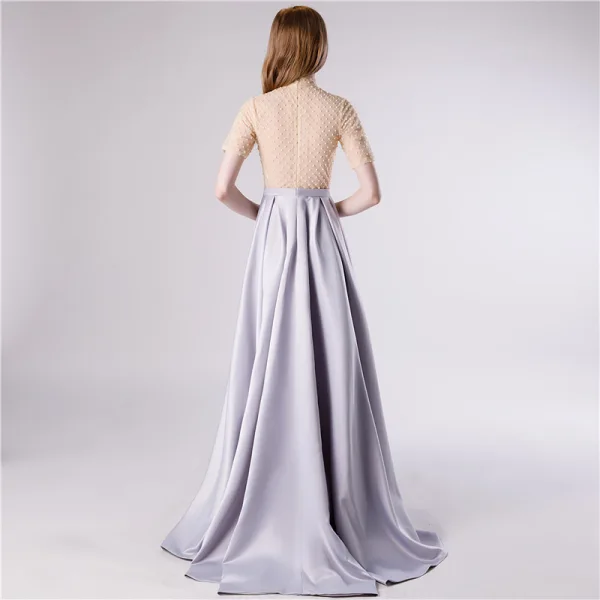 Illusion Grau Satin Durchsichtige Abendkleider 2020 A Linie Stehkragen Kurze Ärmel Perlenstickerei Stoffgürtel Sweep / Pinsel Zug Rüschen Festliche Kleider