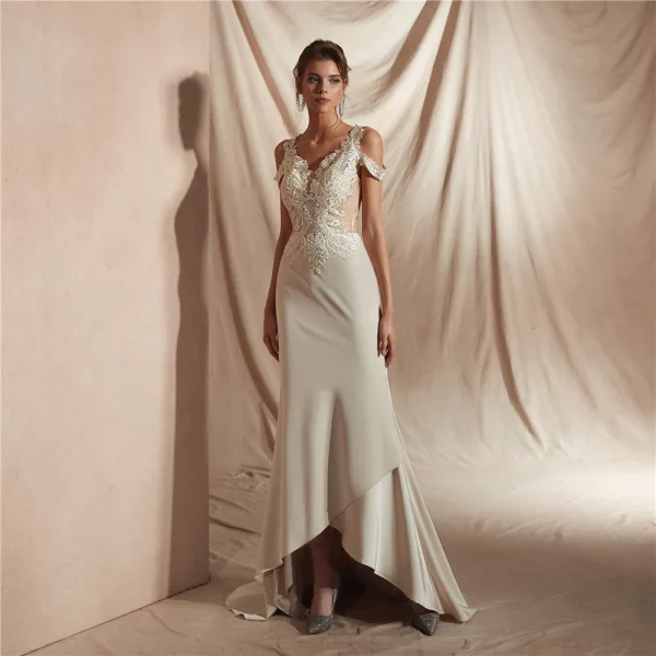 Abordable Ivoire Satin Transparentes La Mariée Robe De Mariée 2020 Trompette / Sirène V-Cou Manches Courtes Appliques En Dentelle Perlage Train De Balayage Volants