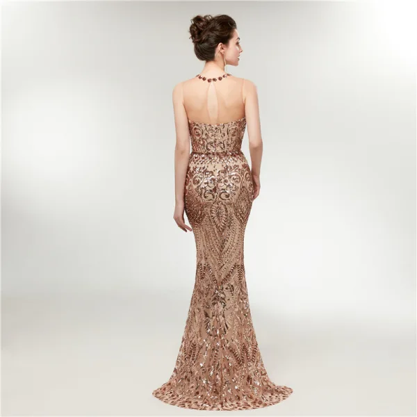 Sexy Transparentes Champagne Paillettes Robe De Soirée 2020 Trompette / Sirène Encolure Dégagée Sans Manches Train De Balayage Dos Nu Robe De Ceremonie