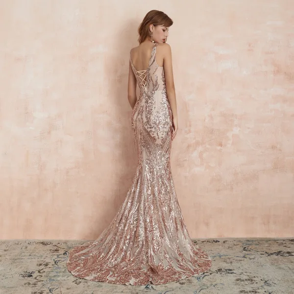 Elegante Champagner Pailletten Abendkleider 2020 Meerjungfrau Tiefer V-Ausschnitt Ärmellos Sweep / Pinsel Zug Rüschen Rückenfreies Festliche Kleider