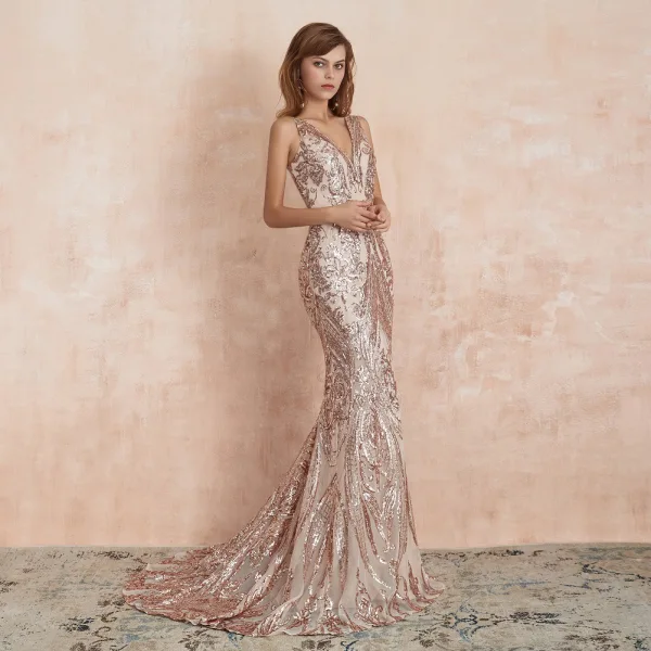 Elegante Champagner Pailletten Abendkleider 2020 Meerjungfrau Tiefer V-Ausschnitt Ärmellos Sweep / Pinsel Zug Rüschen Rückenfreies Festliche Kleider