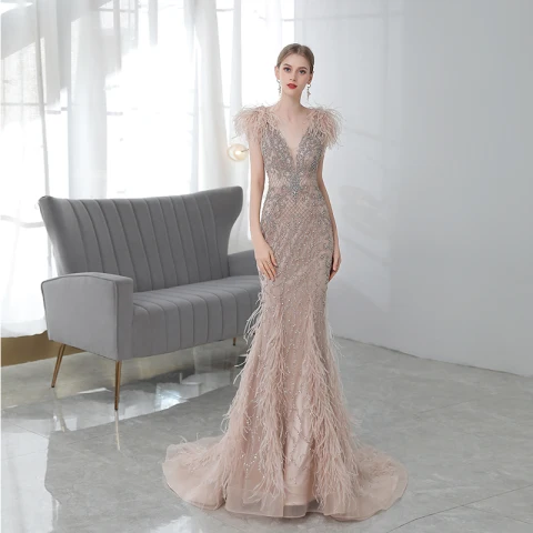Luxe Champagne Tapis rouge Robe De Soirée 2020 Trompette / Sirène Col v profond Sans Manches Plumes Perlage Train De Balayage Volants Dos Nu Robe De Ceremonie