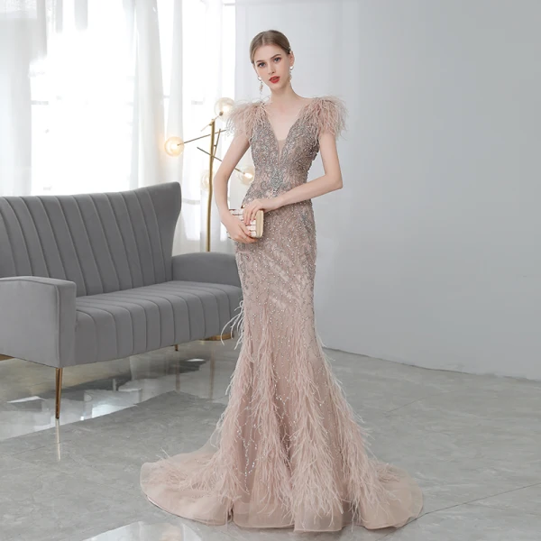 Luxe Champagne Tapis rouge Robe De Soirée 2020 Trompette / Sirène Col v profond Sans Manches Plumes Perlage Train De Balayage Volants Dos Nu Robe De Ceremonie