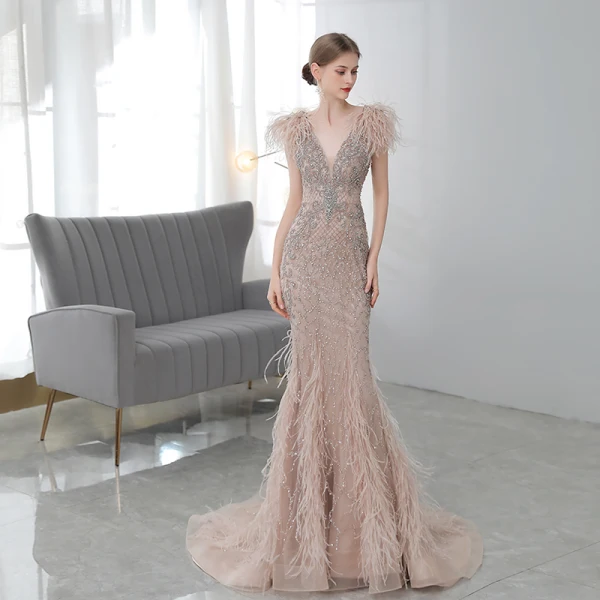 Luxe Champagne Tapis rouge Robe De Soirée 2020 Trompette / Sirène Col v profond Sans Manches Plumes Perlage Train De Balayage Volants Dos Nu Robe De Ceremonie