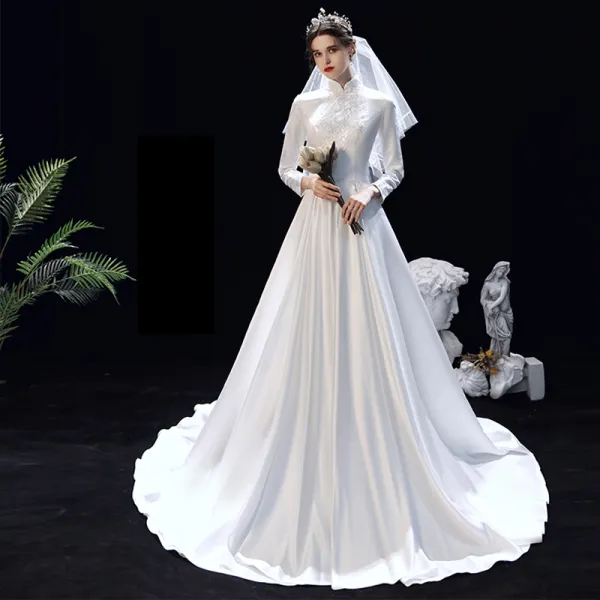 Blygsam Muslimsk Vita Satin Vinter Brud Bröllopsklänningar 2020 Prinsessa Hög Hals Långärmad Appliqués Spets Svep Tåg Ruffle