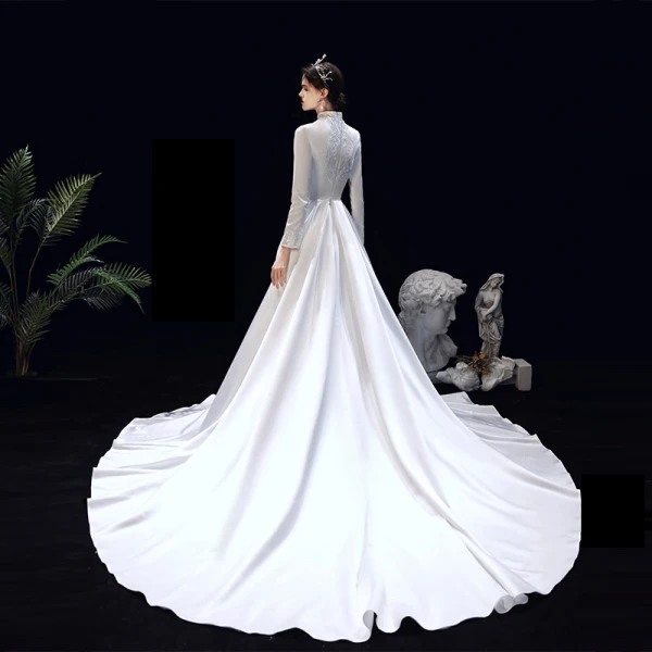 Modest  Muslim White Satin Winter Bridal Wedding Dresses 2020 A-Line / Princess High Neck Long Sleeve Appliques Lace Sweep Train Ruffle