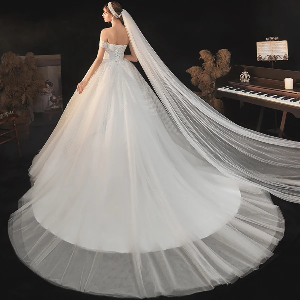 Simple Ivoire La Mariée Robe De Mariée 2020 Robe Boule Bustier Manches Courtes Dos Nu Chapel Train Volants