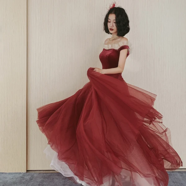 Vintage / Retro Red Dancing Prom Dresses 2021 Princess Off-The-Shoulder Short Sleeve Beading Floor-Length / Long Ruffle Backless Formal Dresses