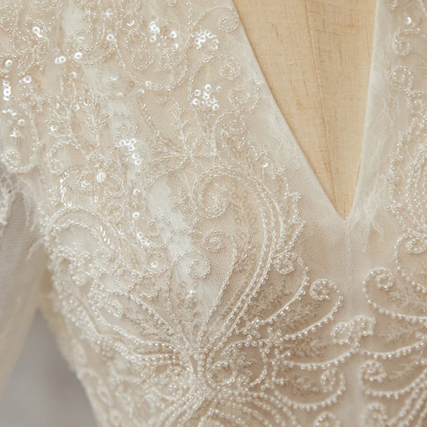 Illusion Ivory Bridal Wedding Dresses 2021 Ball Gown V-Neck Long Sleeve Appliques Lace Beading Glitter Tulle Cathedral Train Ruffle
