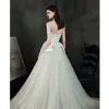 Fantastiske / Unike Elfenben Bryllups Brudekjoler 2021 Prinsesse Kjæreste Uten Ermer Ryggløse Appliques Blomst Beading Feie Tog Buste