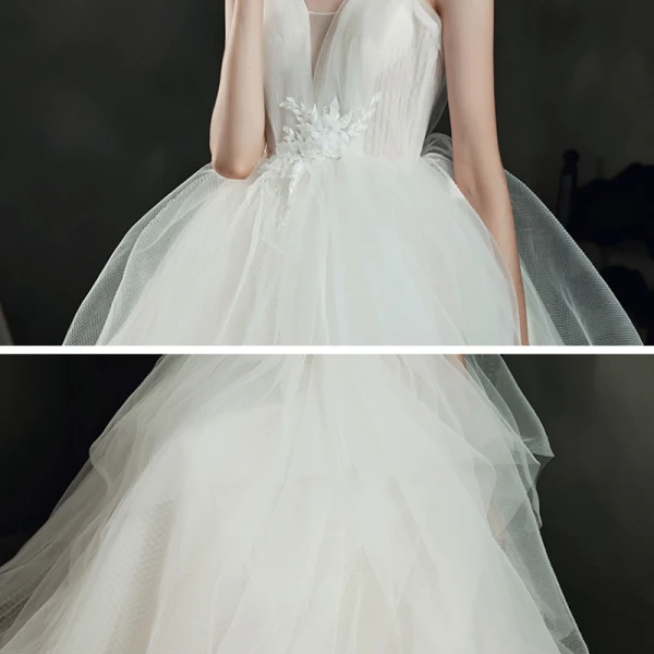 Ivoire Jardin / Extérieur Légère Robe De Mariée 2021 Robe Boule Transparentes Col v profond Sans Manches Dos Nu Appliques Fleur Perlage Train De Balayage