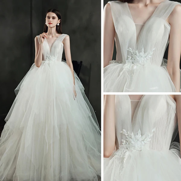 Ivoire Jardin / Extérieur Légère Robe De Mariée 2021 Robe Boule Transparentes Col v profond Sans Manches Dos Nu Appliques Fleur Perlage Train De Balayage