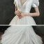 Abordable Ivoire Satin La Mariée Robe De Mariée 2021 Princesse Col v profond Gonflée Manches Courtes Dos Nu Chapel Train Volants