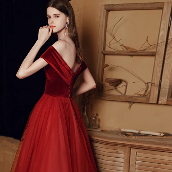 Modest / Simple Red Velour Dancing Prom Dresses 2021 A-Line / Princess Off-The-Shoulder Short Sleeve Floor-Length / Long Ruffle Backless Formal Dresses