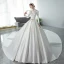 Erschwinglich Muslimisches Ivory / Creme Satin Winter Hochzeits Brautkleider / Hochzeitskleider 2021 Ballkleid V-Ausschnitt Lange Ärmel Applikationen Spitze Perlenstickerei Perle Kathedrale Schleppe Rüschen