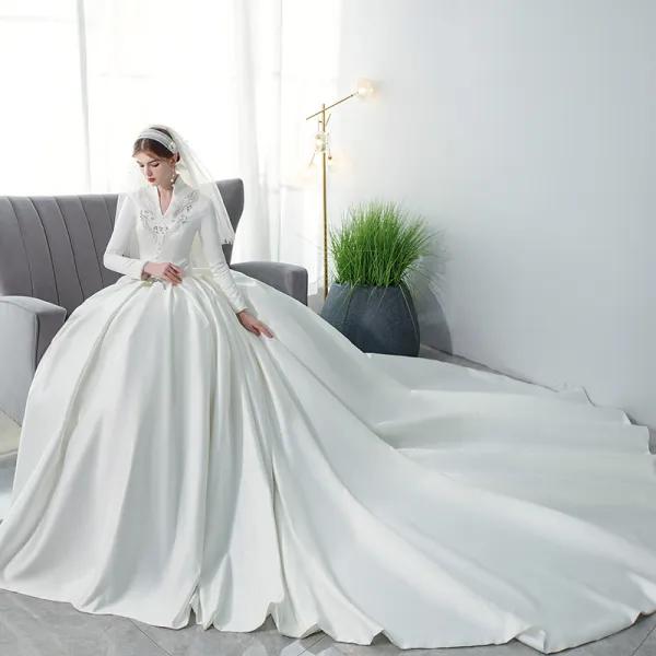 Affordable Muslim Ivory Satin Winter Bridal Wedding Dresses 2021 Ball Gown V-Neck Long Sleeve Appliques Lace Beading Pearl Cathedral Train Ruffle