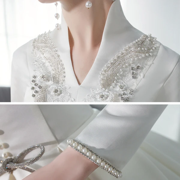 Erschwinglich Muslimisches Ivory / Creme Satin Winter Hochzeits Brautkleider / Hochzeitskleider 2021 Ballkleid V-Ausschnitt Lange Ärmel Applikationen Spitze Perlenstickerei Perle Kathedrale Schleppe Rüschen