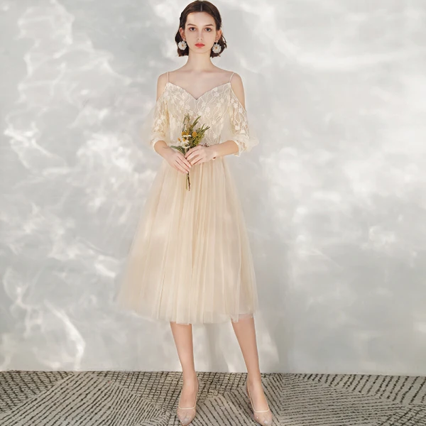 Abordable Champagne Robe Demoiselle D'honneur 2021 Princesse Dos Nu Appliques En Dentelle Ceinture Thé Longueur Volants