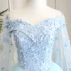 Wróżka Kwiatowa Niebieskie Sukienki Na Bal 2021 Suknia Balowa Przy Ramieniu Kótkie Rękawy Aplikacje Z Koronki Kwiat Frezowanie Trenem Watteau Wzburzyć Bez Pleców Sukienki Wizytowe