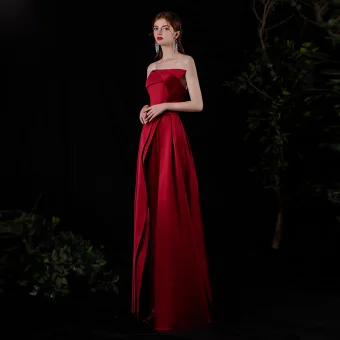 Simple Bordeaux Satin Dansant Robe De Bal 2021 Princesse Bustier Sans Manches Longue Volants Dos Nu Robe De Ceremonie
