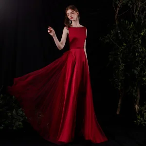 Mote Burgunder Satin Dancing Ballkjoler 2021 Prinsesse Firkantet Hals Uten Ermer Beading Sash Lange Buste Ryggløse Formelle Kjoler
