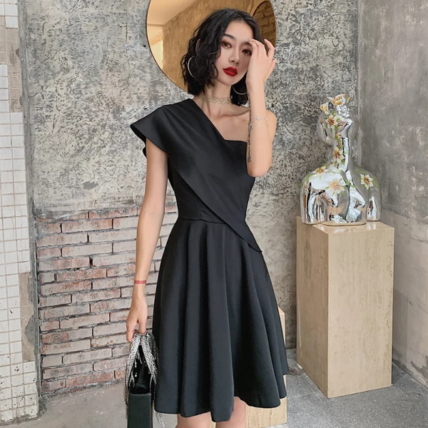 Modest Simple Black Party Dresses 2021 A-Line Princess One-Shoulder Sleeveless Short