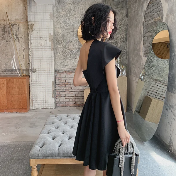 Modest Simple Black Party Dresses 2021 A-Line Princess One-Shoulder Sleeveless Short