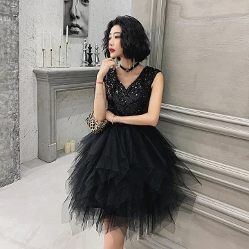 Mode Noire Robe De Fete 2021 Robe Boule V Cou Sans Manches Paillettes Courte Volants En Cascade Dos Nu Robe De Ceremonie