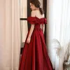 Modest / Simple Burgundy Dancing Prom Dresses 2021 A-Line / Princess Off-The-Shoulder Short Sleeve Floor-Length / Long Ruffle Backless Formal Dresses
