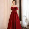Modest / Simple Burgundy Dancing Prom Dresses 2021 A-Line / Princess Off-The-Shoulder Short Sleeve Floor-Length / Long Ruffle Backless Formal Dresses