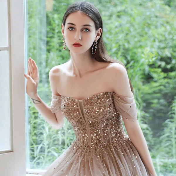 Haut de Gamme Marron Dansant Robe De Bal 2021 Princesse De l'épaule Manches Courtes Perlage Paillettes Longue Volants Dos Nu Robe De Ceremonie