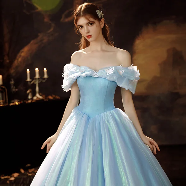 Aschenputtel Himmelblau Organza Tanzen Ballkleider 2021 Ballkleid Off Shoulder Kurze Ärmel Schmetterling Pailletten Lange Rüschen Rückenfreies Festliche Kleider