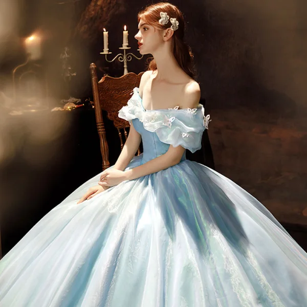 Aschenputtel Himmelblau Organza Tanzen Ballkleider 2021 Ballkleid Off Shoulder Kurze Ärmel Schmetterling Pailletten Lange Rüschen Rückenfreies Festliche Kleider