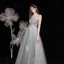 Charmant Gris Dansant Robe De Bal Avec Cape 2021 Princesse Bustier Sans Manches Appliques En Dentelle Perlage Paillettes Glitter Tulle Longue Volants Dos Nu Robe De Ceremonie