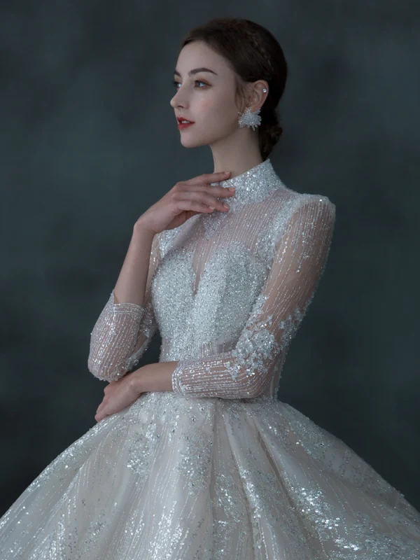 Illusion Champagne Transparentes La Mariée Robe De Mariée 2021 Robe Boule Col Haut 3/4 Manches Dos Nu Fait main Perlage Paillettes Cathedral Train Volants