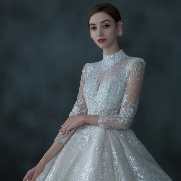 Illusion Champagne Transparentes La Mariée Robe De Mariée 2021 Robe Boule Col Haut 3/4 Manches Dos Nu Fait main Perlage Paillettes Cathedral Train Volants